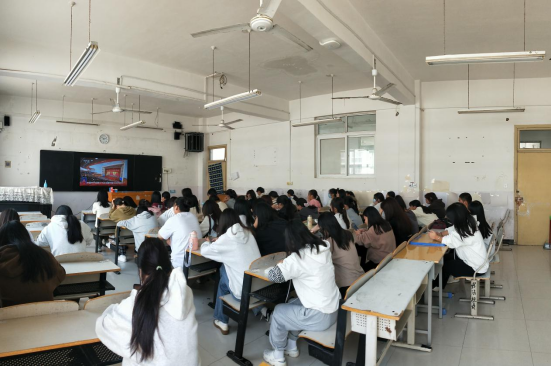 喜迎党的二十大 奋进新征程｜周口职业技术学院学前与艺术教育学院组织全院师生观看中国共产党第二十次全国代表大会开幕会直播