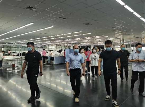 学前与艺术教育学院服装设计与工艺专业师生共赴商水盛泰纺织集团参观交流